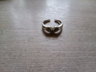 Кольца: Кольца не дорогие,одно кольцо стоит 100 сом