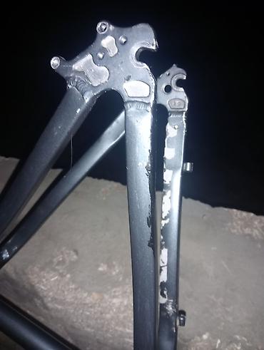 Velosiped ehtiyat hissələri: Giant markalı velo raması bir az cızıqları var başqa heçne sürülən — 3