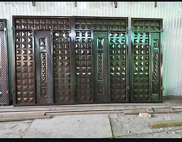 Распашные ворота: Металлические ворота с декоративными элементами и секциями — 13