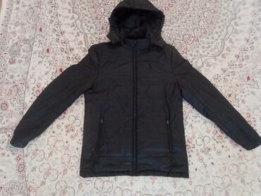 jack wolfskin бишкек: Куртка L (EU 40), XL (EU 42), түсү - Кара