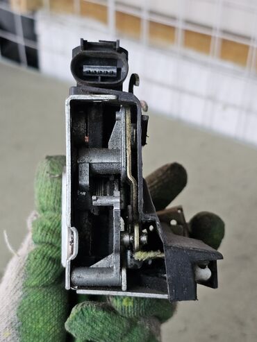 Замки: Замок двери Audi 1997 г., Б/у, Оригинал, Германия — 7