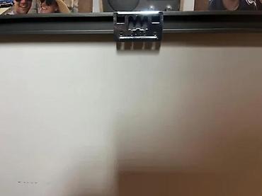 Slike i ramovi: Aluminijumski ram sa belom panel-pločom, kvadratnog formata. - — 2