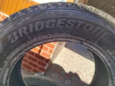 bridgestone бишкек: Шиналар 225 / 65 / R 17, Кыш, Колдонулган, Комплект, Жеңил унаалар, Жапония, Bridgestone