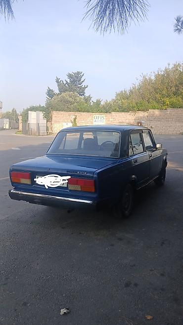 2107 qapı: VAZ 2107 sedan – mavi rəng, arxaötürücülü, klassik kuzov. - Kuzov: 4 — 6
