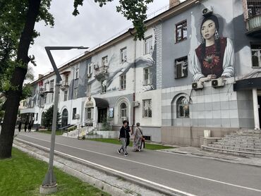 4 комнат квартира: 2 комнаты, 52 м², Сталинка, 2 этаж, Старый ремонт
