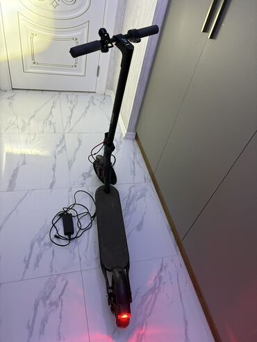 Elektrikli samokatlar: Elektrik skuter - Şəhər üçün yığcam və yüngül gövdə, qara rəng - — 9