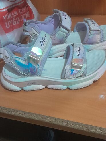 женские сандали adidas adilette: Basanoşka və səndəllər