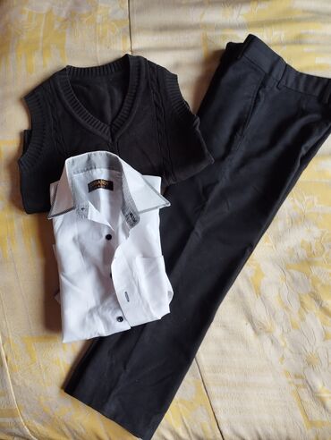 рубашка черная: Школьная форма, цвет - Черный, Б/у