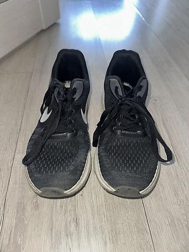 семейные одежды: Кроссовки Nike, черно-белые, низкая посадка. Подойдут для бега — 3
