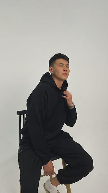 Толстовки, худи: Универсальное худи унисекс - Базовый крой без лишних деталей at lalafo.kg — 5 Толстовки, худи: Универсальное худи унисекс - Базовый крой без лишних деталей — 5