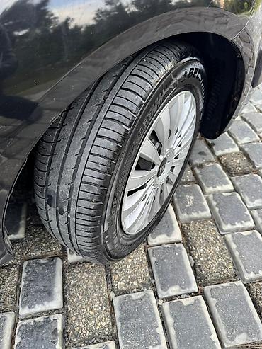 Kia: Kia Rio hatchback Xarici görünüş: - Rəng: qara - 5 qapılı hatchback — 4