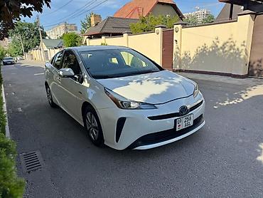 gen 2: Toyota Prius: 2019 г., 1.8 л, Гибрид, Лифтбек — 2