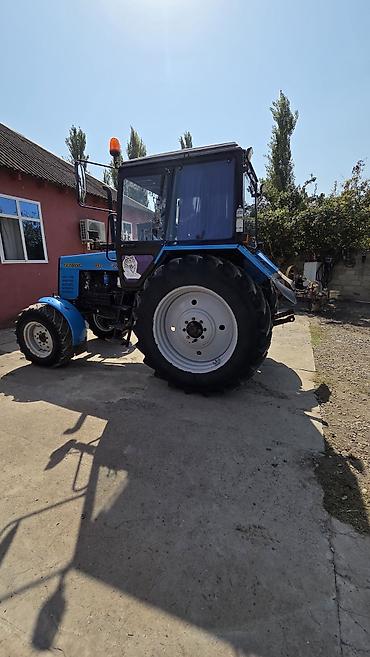 Коммерческий транспорт: Belarus 892 traktoru Texniki xüsusiyyətlər və təchizat: - 4x4 (tam — 2
