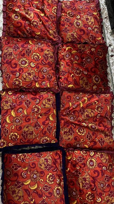 Текстиль: Подушки для дивана 
Отдам дешево
