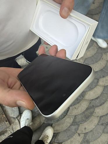 baş fanarı: IPhone 17 Pro, Gümüşü, Face ID — 4