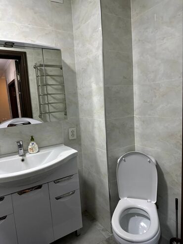 Посуточная аренда квартир: 3 комнаты, Душевая кабина, Постельное белье, Кондиционер — 12