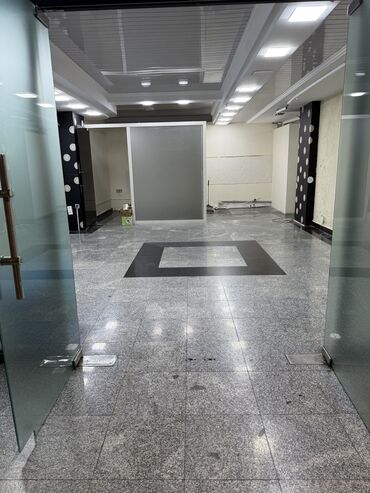 новостройки с ремонтом в баку: İçeri şeher m /s yaxınlıqı Ehmed cavad 15 .Şeher ticaret merekezinde