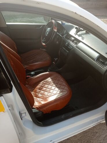 Skoda: Skoda Rapid: 2014 г., 1.6 л, Автомат, Седан
