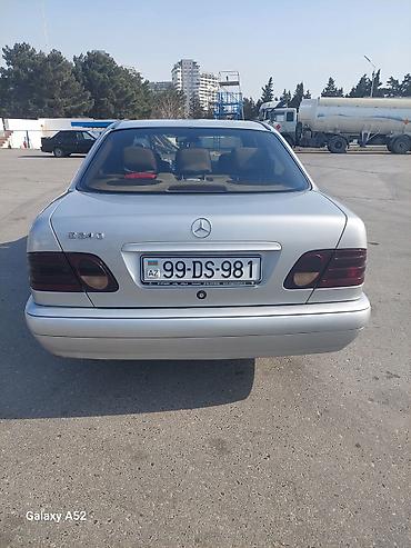 Mercedes-Benz: Mercedes-Benz 240: 2.4 l | Sedan — 5