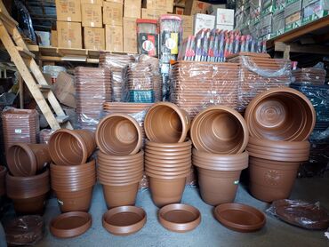 Bitkilər üçün dibçəklər: Dipçəklərin topdan və Pərakəndə satışı. Anbardan satış. Hansı formada — 24