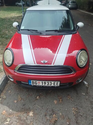 Mini: Mini Cooper, crvene boje, trovratni hečbek. Glavne karakteristike: - — 10