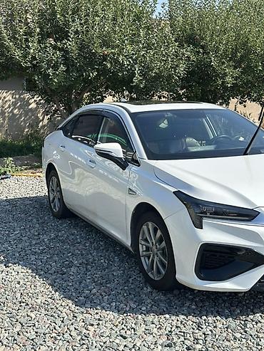 roewe ei5: GAC Aion S — электрический седан белого цвета. Основные особенности — 3