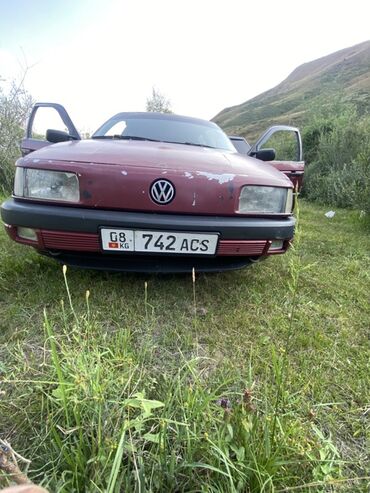 голф 2 бишкек: Бордовый седан Volkswagen Passat B3, оснащенный четырехдверным