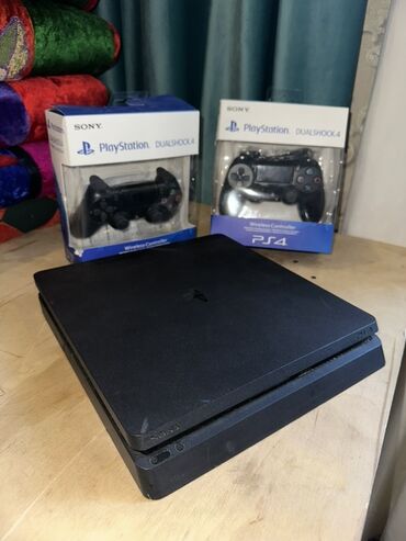 купить сони плейстейшен 4 бу: PlayStation 4 Slim + два новых геймпада DualShock 4 состояние идеал