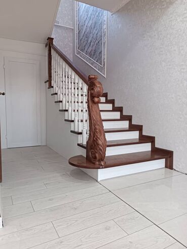 Деревянные лестницы: Деревянная лестница Для дома, Бесплатная консультация, Вид дерева: Грецский орех, Стиль: Хайтек — 15