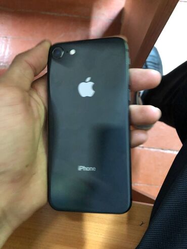 Apple iPhone: IPhone 8, Б/у, 128 ГБ, Черный, Чехол, Кабель, 79 %