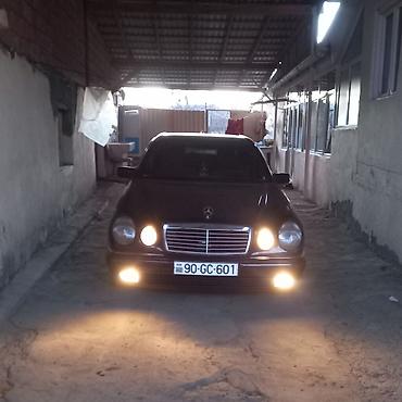 Mercedes-Benz: Mercedes-Benz E-Class: 3.2 l | 2000 il Sedan — 24