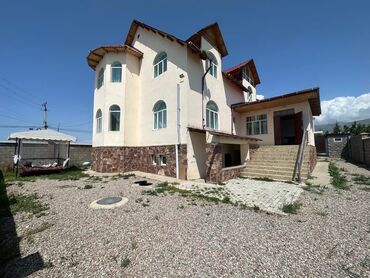 продаю гостиничный дом тип бишкеке: Сдается дом в городе Чолпон Ата, Иссык куль. Все удобства есть