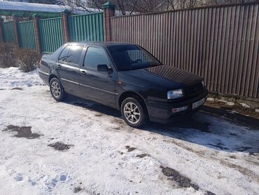 Volkswagen: Volkswagen Vento: 1992 г., 1.8 л, Механика, Бензин, Седан