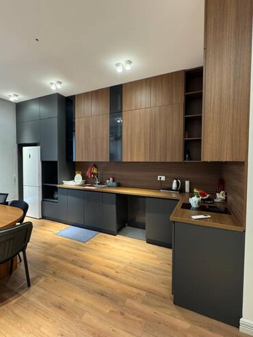 Ofislər: Nərimanov rayonu, Koroğlu metrosu, Heydər Əliyev prospektində, 16 — 8