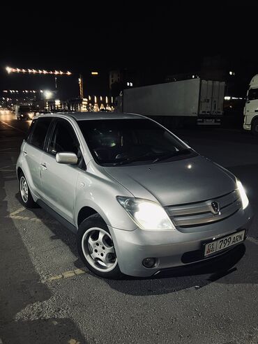 истеп машина: Toyota ist: 2003 г., 1.5 л, Автомат, Бензин, Хэтчбэк