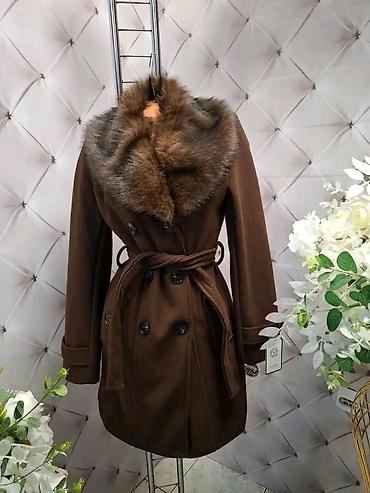 kožni kaputi ženski: Ženski elegantni kaput sa krznenom kragnom - Kroj: dvoredni trench — 1