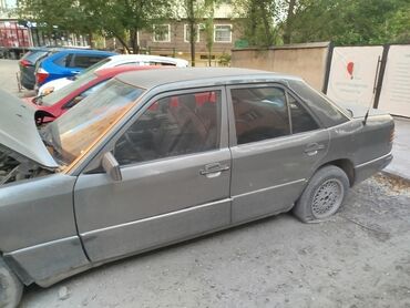 Mercedes-Benz: Mercedes-Benz E-Class: 1990 г., 2 л, Механика, Бензин, Седан