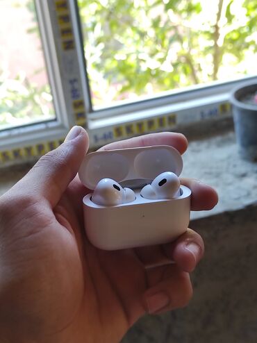 Qulaqlıqlar: Airpods ilə birə-bir. Avtive noice reduction (Xarici səsləri azaltmaq)