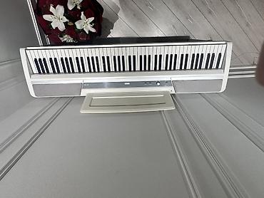 Klavişli alətlər: Korg SP-170S rəng: ağ (kompakt rəqəmsal piano) Xüsusiyyətlər: - 88 — 2