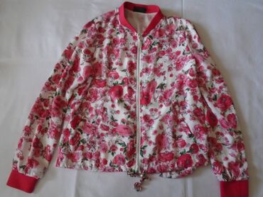 Zaista prelepa nova Janina bomber jaknica, modernog floralnog printa