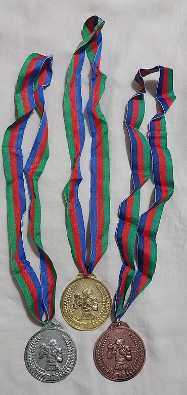İdman kubokları və medalları: Boks medal dəsti - Rənglər: qızıl, gümüş, bürünc - Dizayn: Hər iki — 3
