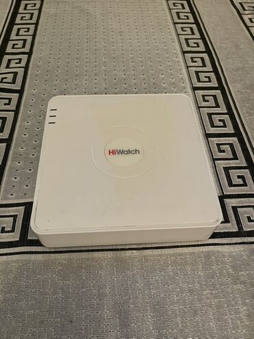 çöl üçün wifi kamera: HiWatch brendinə məxsus rəqəmsal video yazıcı. Bu cihaz təhlükəsizlik