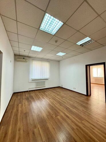 офисное здание: Сдаю офисное помещение 400 кв.м. в аренду в центре Бишкека: - 3х