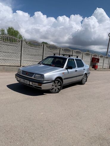 Volkswagen: Volkswagen Vento: 1992 г., 1.8 л, Механика, Бензин, Седан