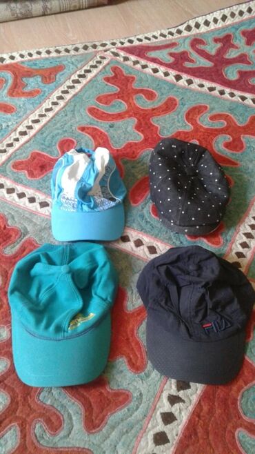 детские шапки для грудничков: Кепки мужские и детские. 60 штука, 200 сом за все