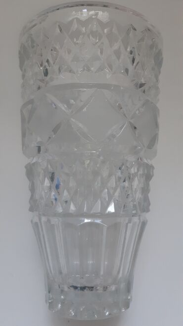 стеклянная ваза: Стеклянная ваза для цветов