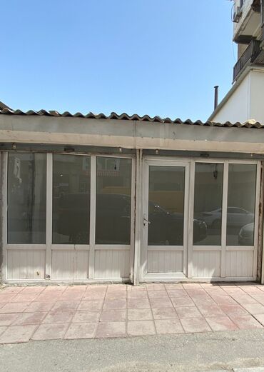 Mağazalar: Montinde araz marketin yaninda tam yol kenarinda abyekt arendaya