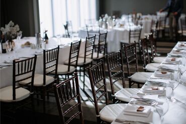 Stolice: Prodaja crnih tiffany stolica

Kontakt 060- — 12