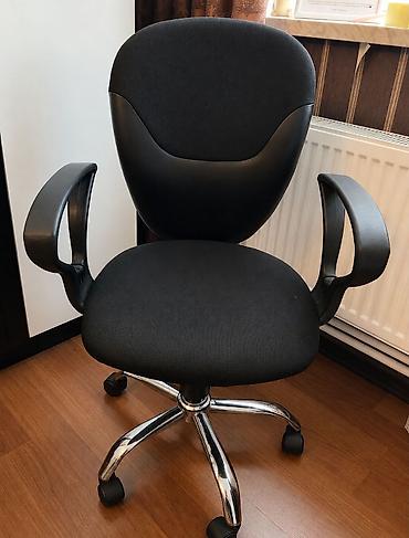 ofis kreslolari: Erqonomik ofis kreslosu – qara rəng - Yumşaq, nəfəsalan parça — 1