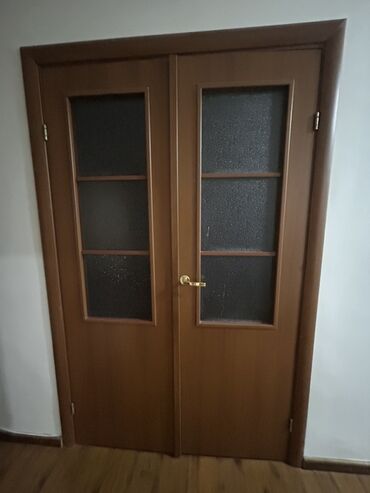 кухонный шкаф буу: Межкомнатная дверь со стеклом, Двустворчатая, цвет - Коричневый, Б/у
